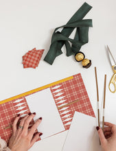 Load image into Gallery viewer, Christmas Cracker Kit | Heirloom Holly