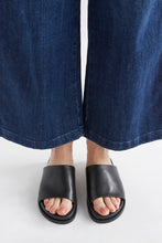 Load image into Gallery viewer, Etin Slide | Black