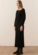 Load image into Gallery viewer, Gizelle Pleated Maxi Dress | Black
