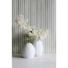 Load image into Gallery viewer, Leaf Vase in Matt White | Green Interior