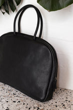 Load image into Gallery viewer, Halv Bag
