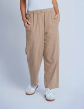 Load image into Gallery viewer, Jamie Barrel Pant | Biscotti
