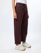 Load image into Gallery viewer, Stella + Gemma Carson Jeans | Coffee
