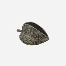 Load image into Gallery viewer, Duo Leaf Napkin Ring Antique Silver
