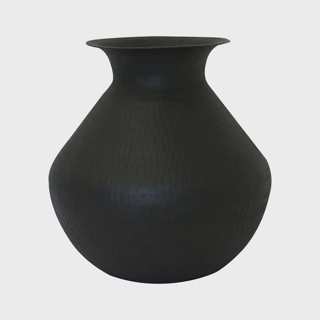 Bombay Beaten Urn | Matt Black