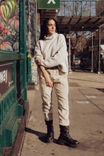 Load image into Gallery viewer, Excellent Trouser | Bone
