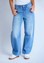 Load image into Gallery viewer, Carson Barrel Jean | Mid Blue
