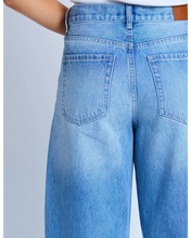 Load image into Gallery viewer, Carson Barrel Jean | Mid Blue
