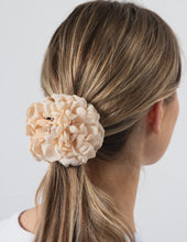 Load image into Gallery viewer, Hair Grip Cream | Black | Blush
