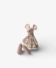 Load image into Gallery viewer, Hilary Mouse Sitting | Brown
