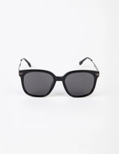 Load image into Gallery viewer, Judy Sunglass | Black
