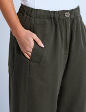 Load image into Gallery viewer, Jamie Barrel Pant | Moss

