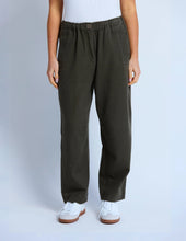 Load image into Gallery viewer, Jamie Barrel Pant | Moss

