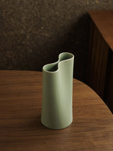 Load image into Gallery viewer, Citta | Pinch Vase | Pohutukawa Bud
