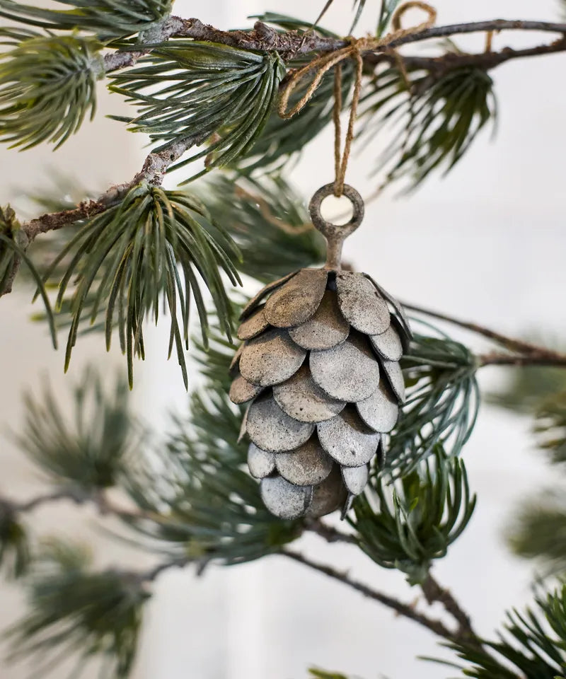 Hanging Pinecone Short | Ash Grey