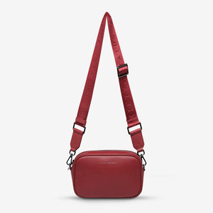 Plunder with webbed strap