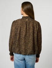 Load image into Gallery viewer, Stella &amp; Gemma | Sue Blouse | Beige Leopard
