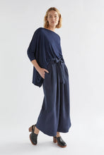 Load image into Gallery viewer, Wide Stretch Top | Blue
