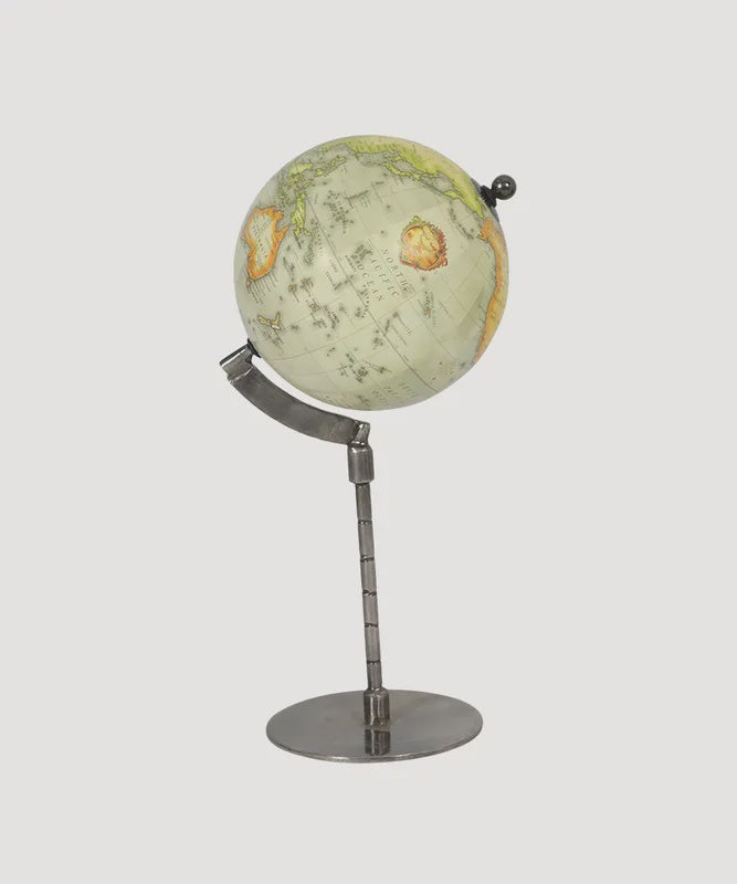 Castor Globe on Stand